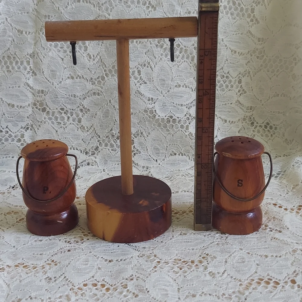 Scuffy Rustic Vintage Souvenir Salt and Pepper Shaker Set Eureka Springs AR Souv